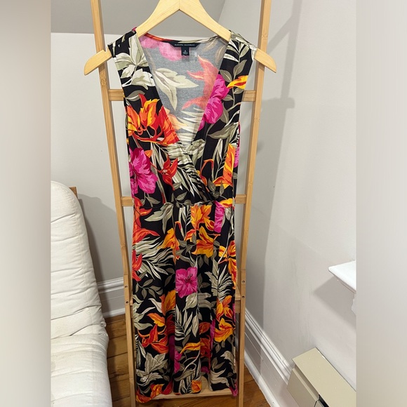 🌺🌹❤️ Tropical and floral Banana Republic dress with belt. - Picture 1 of 5